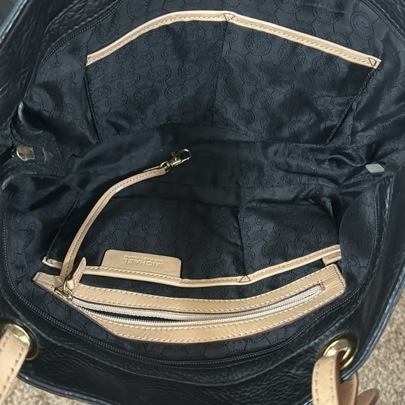 Michael Kors Shoulder Bag EUC - Picture 3 of 5